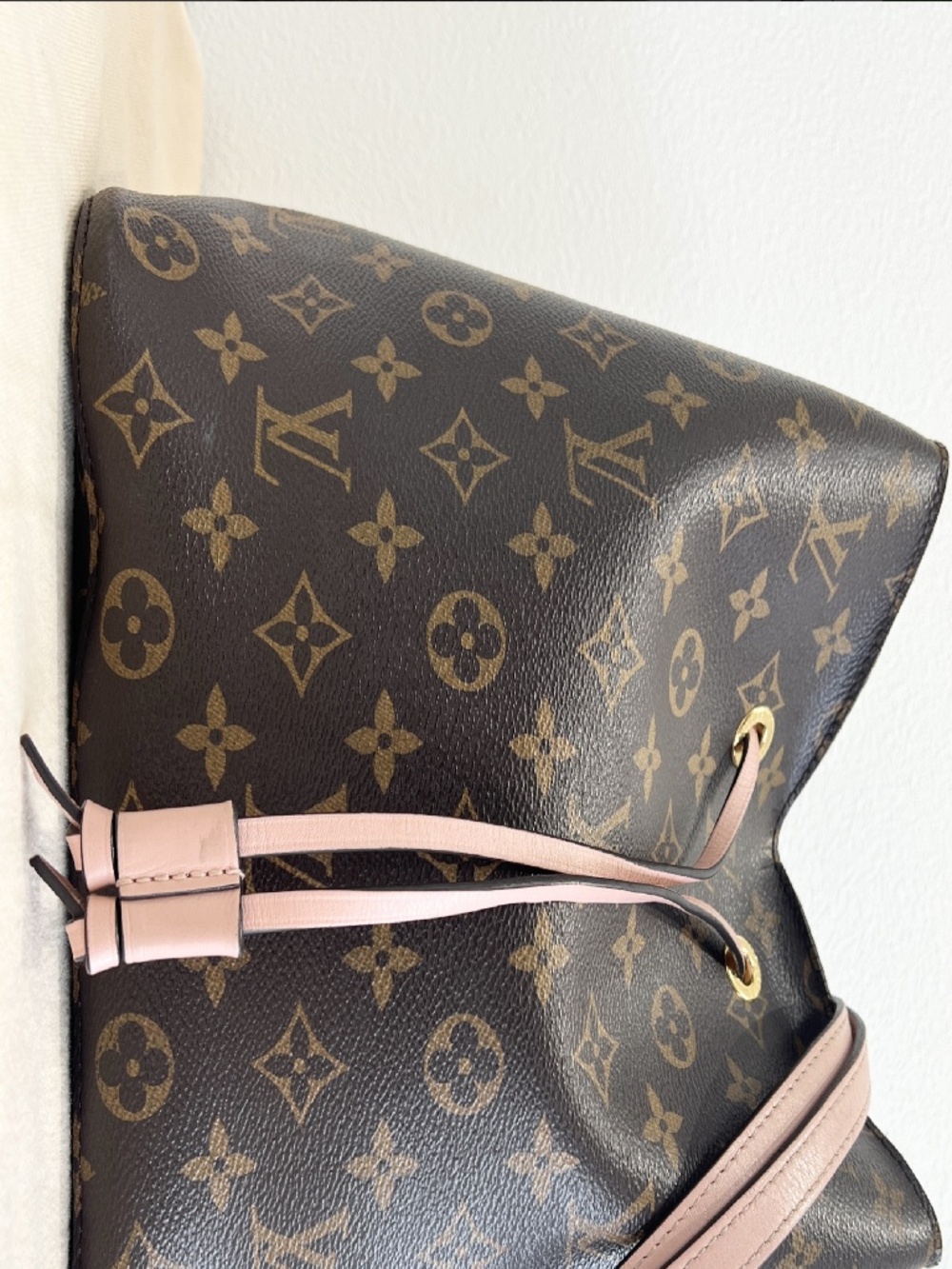 Louis Vuitton NéoNoé MM Monogram Rose Poudre Shoulder Bucket Bag